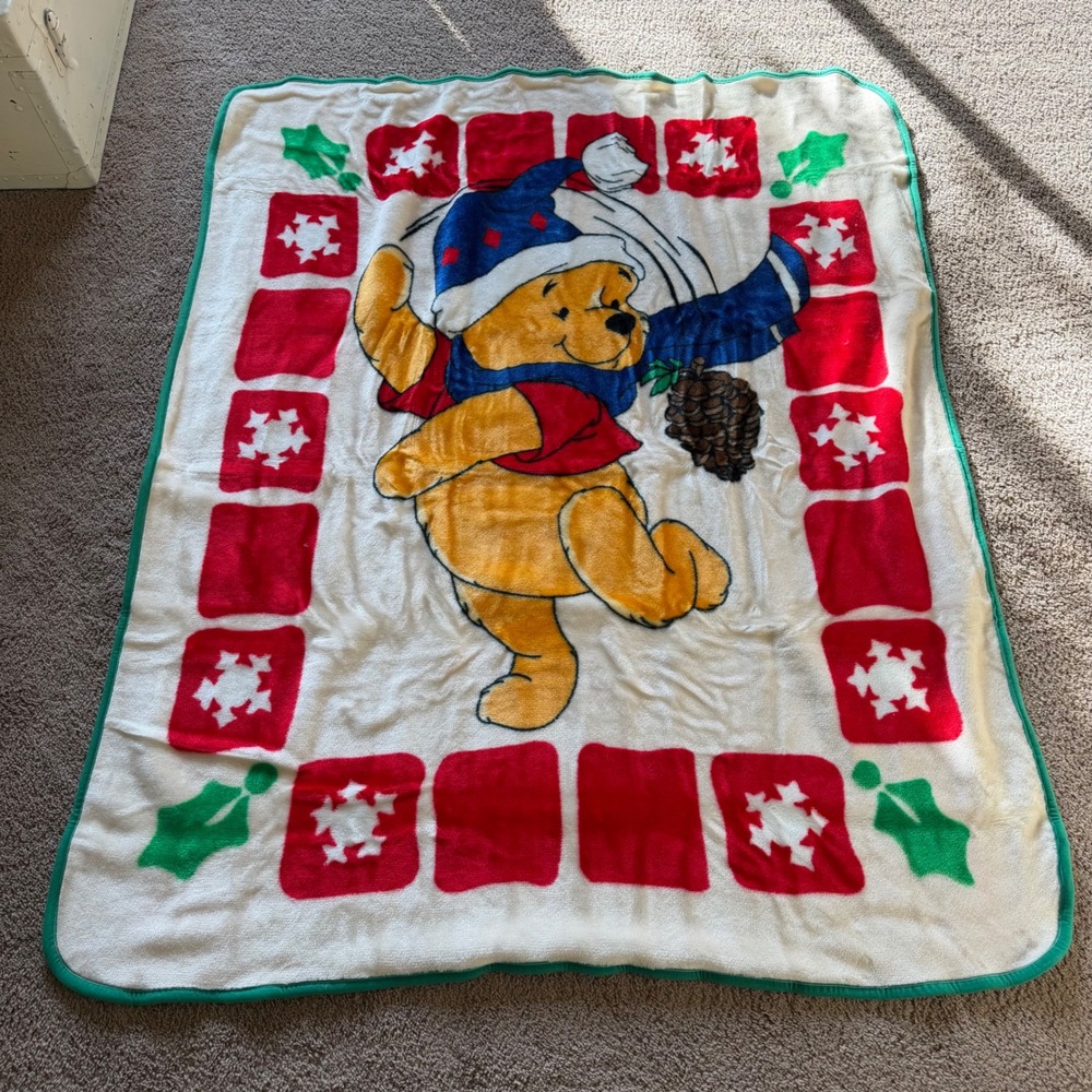 DISNEY Winnie the Pooh High Pile Throw Blanket Winter Fun Christmas 50x60 VTG 90